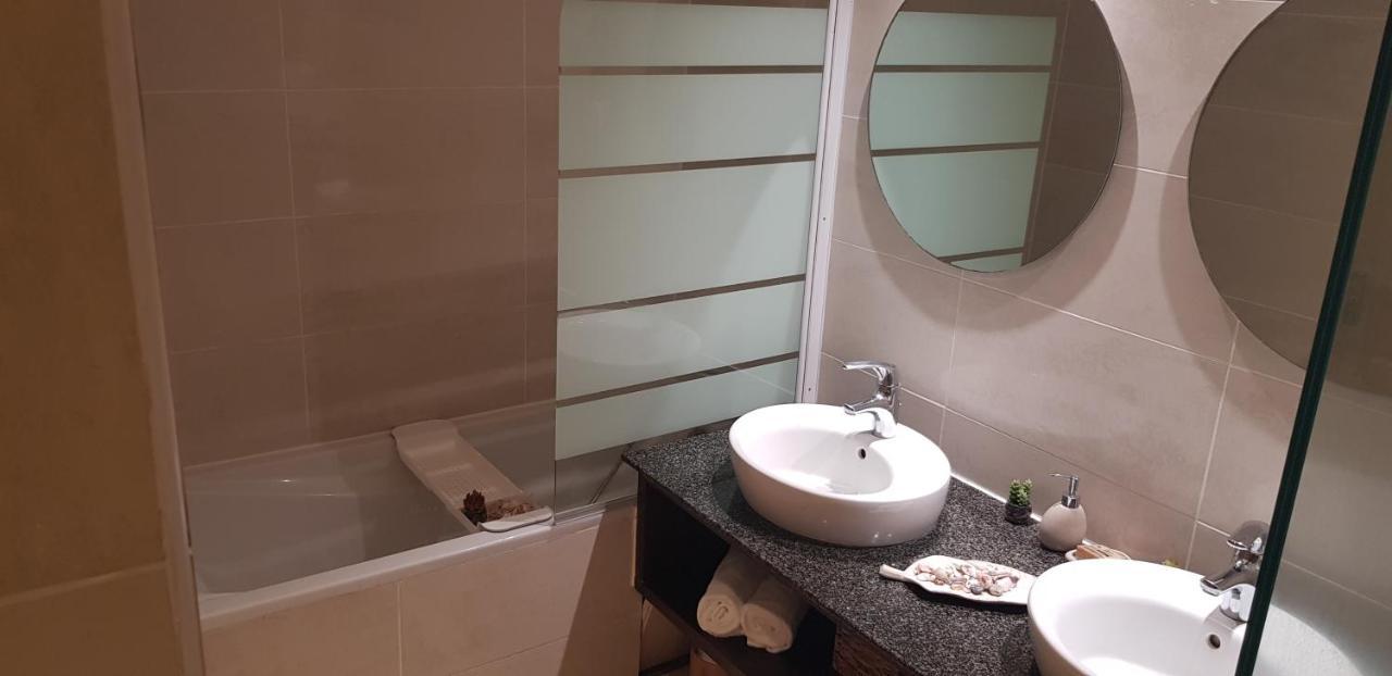 Palmae De Boucan Canot T2 St-Gilles A 200M De La Plage سان جيل لي بان المظهر الخارجي الصورة